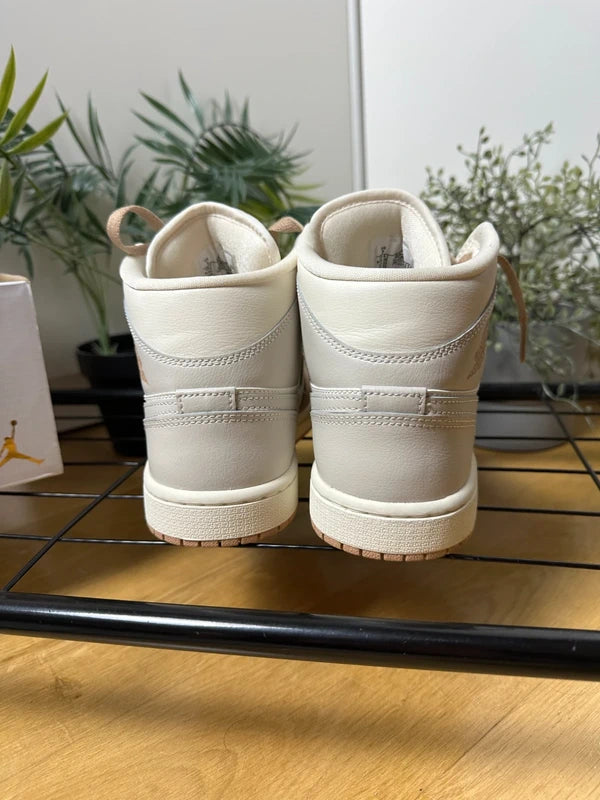 Nike Jordan 1 Mid damskie WMNS Pale ivory