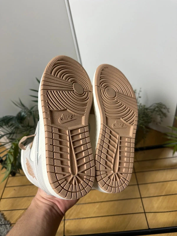 Nike Jordan 1 Mid damskie WMNS Pale ivory